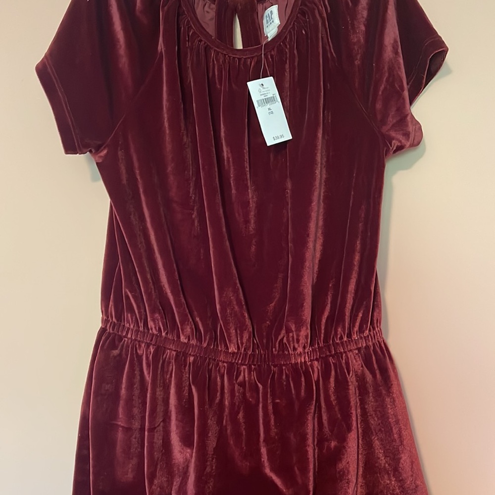 Girls Velvet short sleeved dress. Perfect for the upcoming holidays.